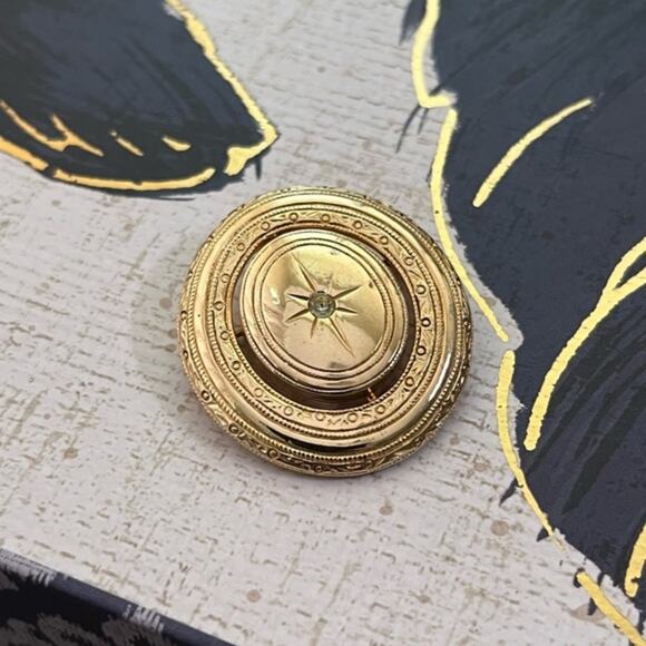 Vintage AVON Precious Gold Pin with Tiny Sparkling Faux Diamond Stone C1 - Picture 1 of 8